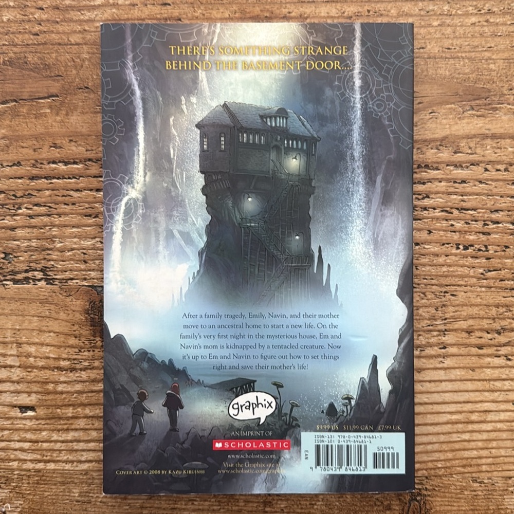 AMULET Comic Book - Picture 5 of 6